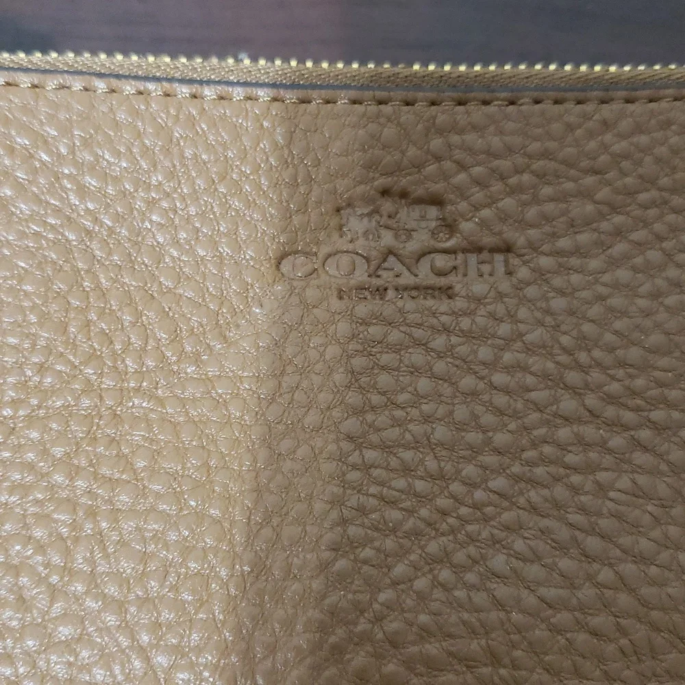 Coach Pebbled Leather Double Corner Zip Compartment Wristlet NWT‎ (TAN ONLY)